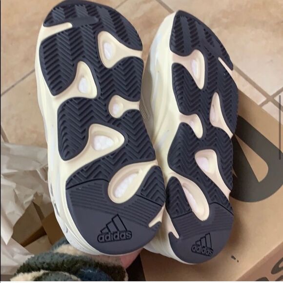 YEEZY BOOST 700 ANALOG main image 6